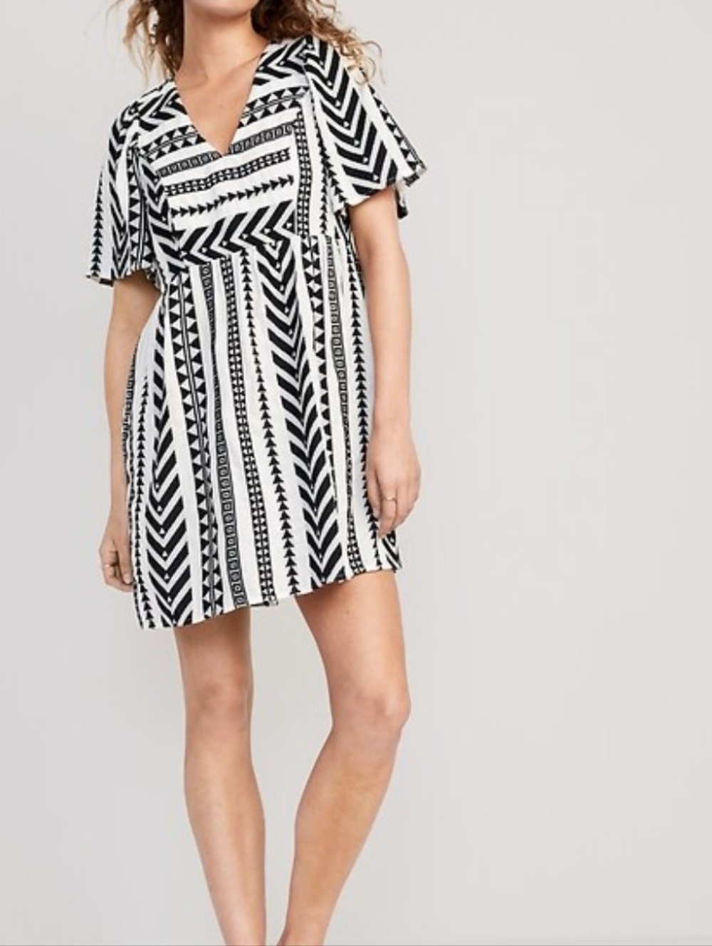 Old Navy Black & White Geometric V-Neck Mini Dress